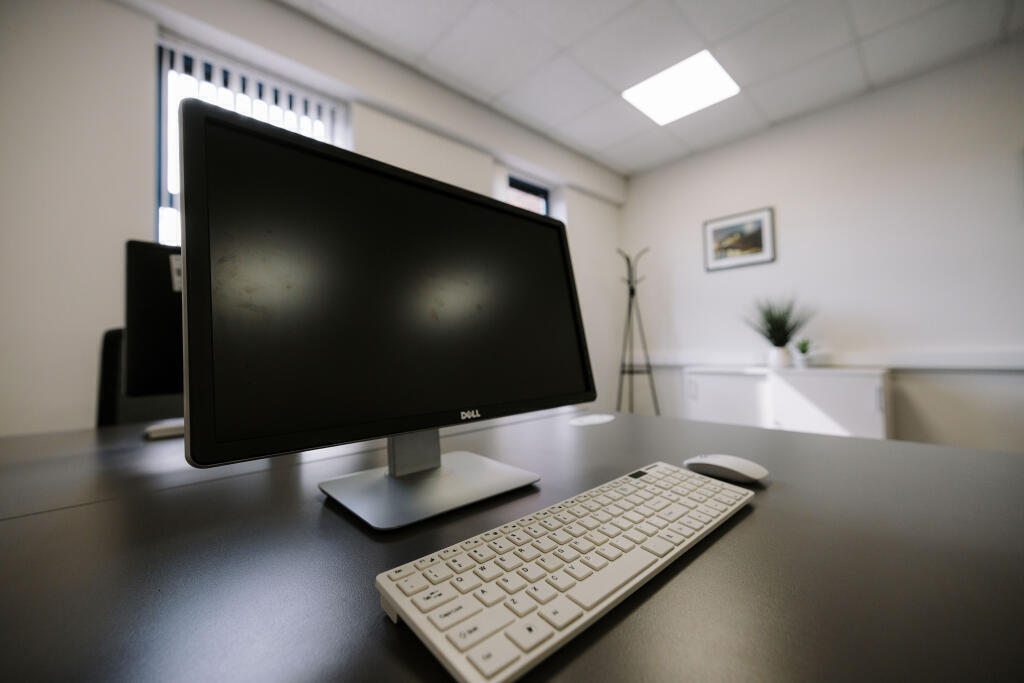 350 sqft office