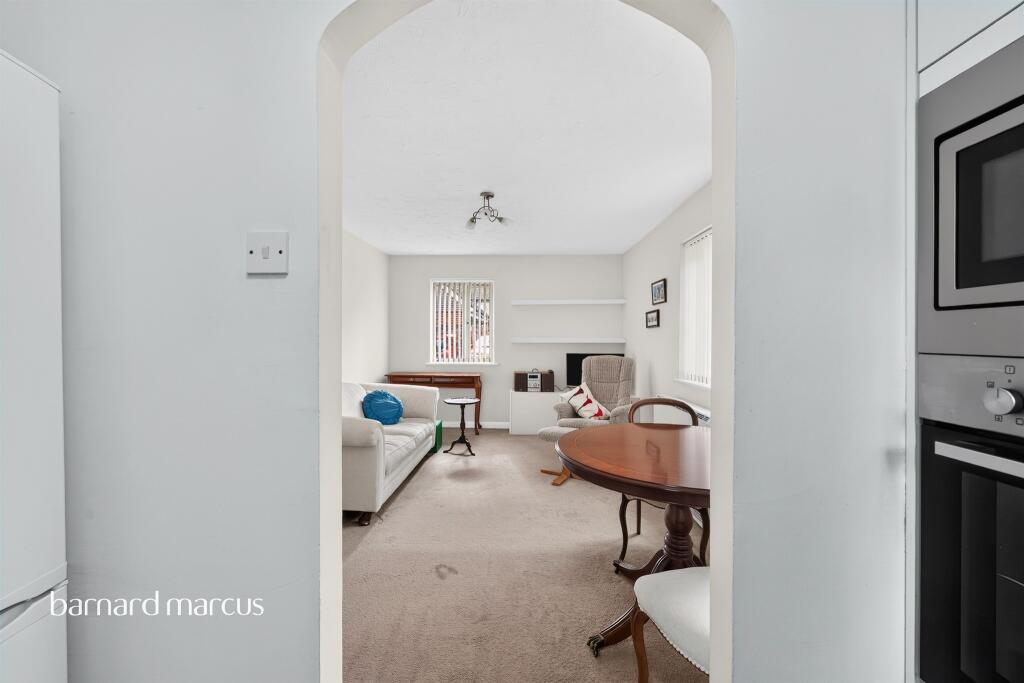 Apartment in Redhill - More