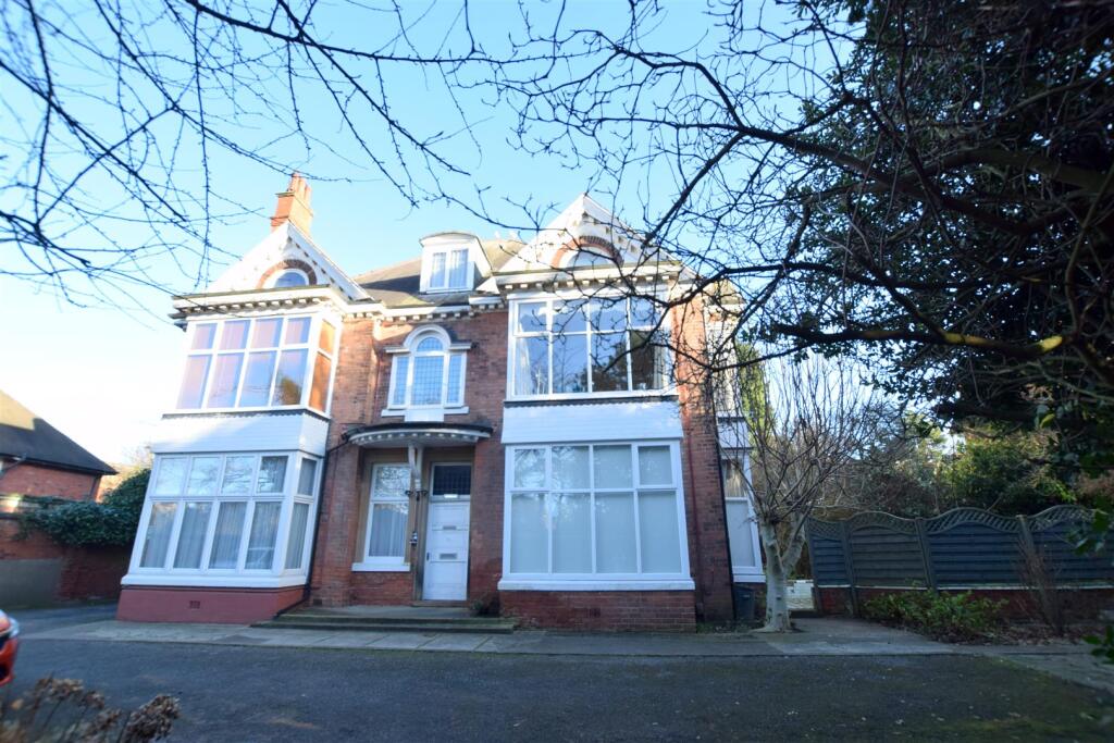 1-bed flat on Flat 2, 55 Bargate, Grimsby, £89,950