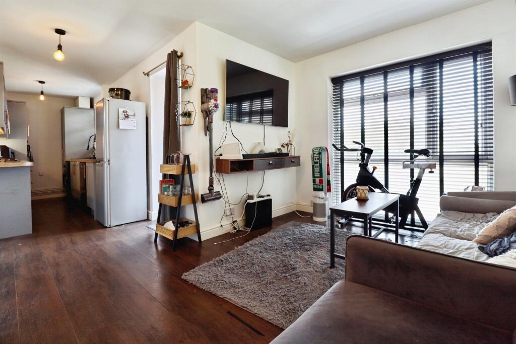 Main image of property: Linnet Close