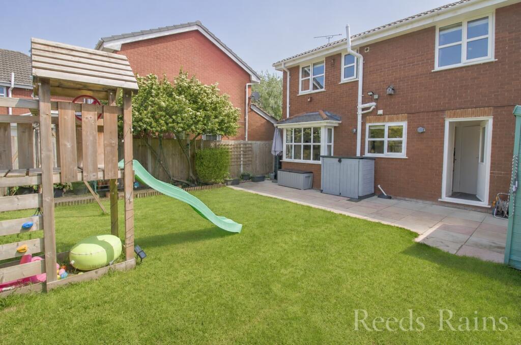 Lindisfarne Avenue, Ellesmere Port, Cheshire, CH65 photo 4