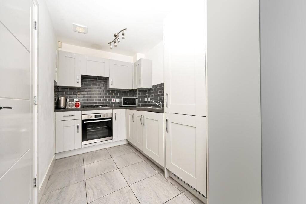 Brompton Drive, Bradford - View 3