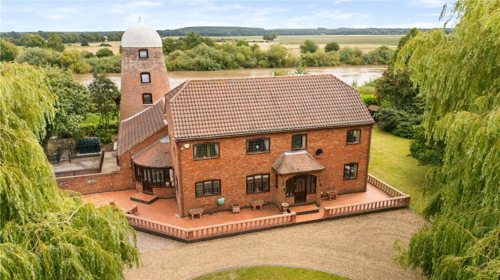 Main image of property: South Street, Owston Ferry, North Lincolnshire, DN9