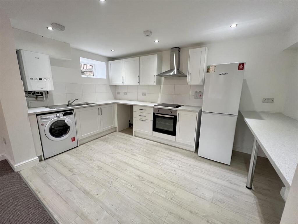Apartment in Trafford, Greater Manchester - View 3