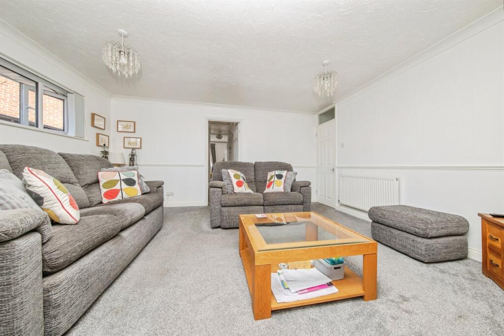 Holmwood Close, Clacton-On-Sea photo 4
