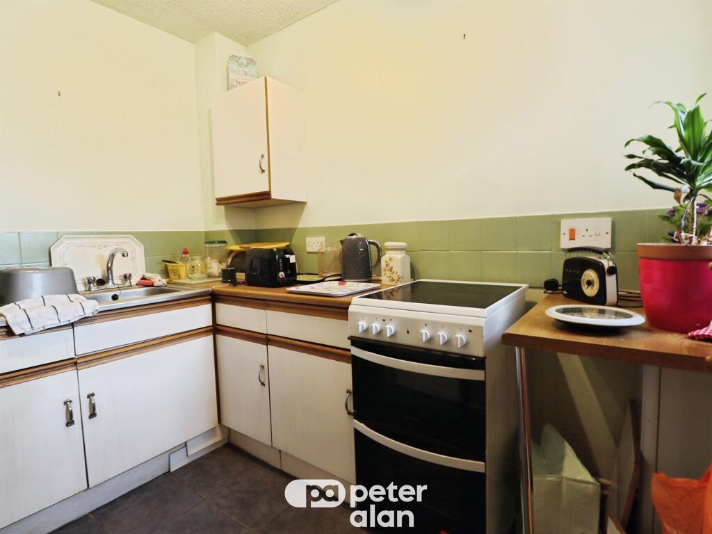 Apartment in Cardiff, Gabalfa - View 3