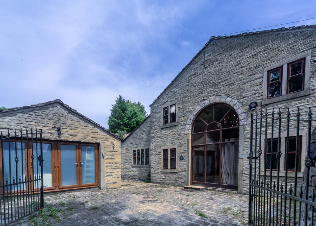 4-bed detached on Calderbrook Road, Littleborough, Greater Manchester, OL15, £600,000