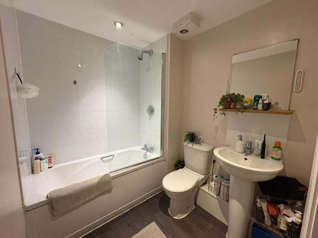 Pioneer House, Elmira Way, Salford M5 3LL - Mehr