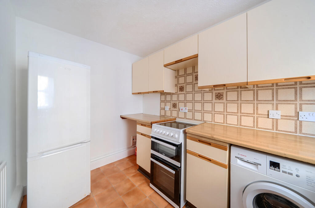 Apartment in Redhill - View 5