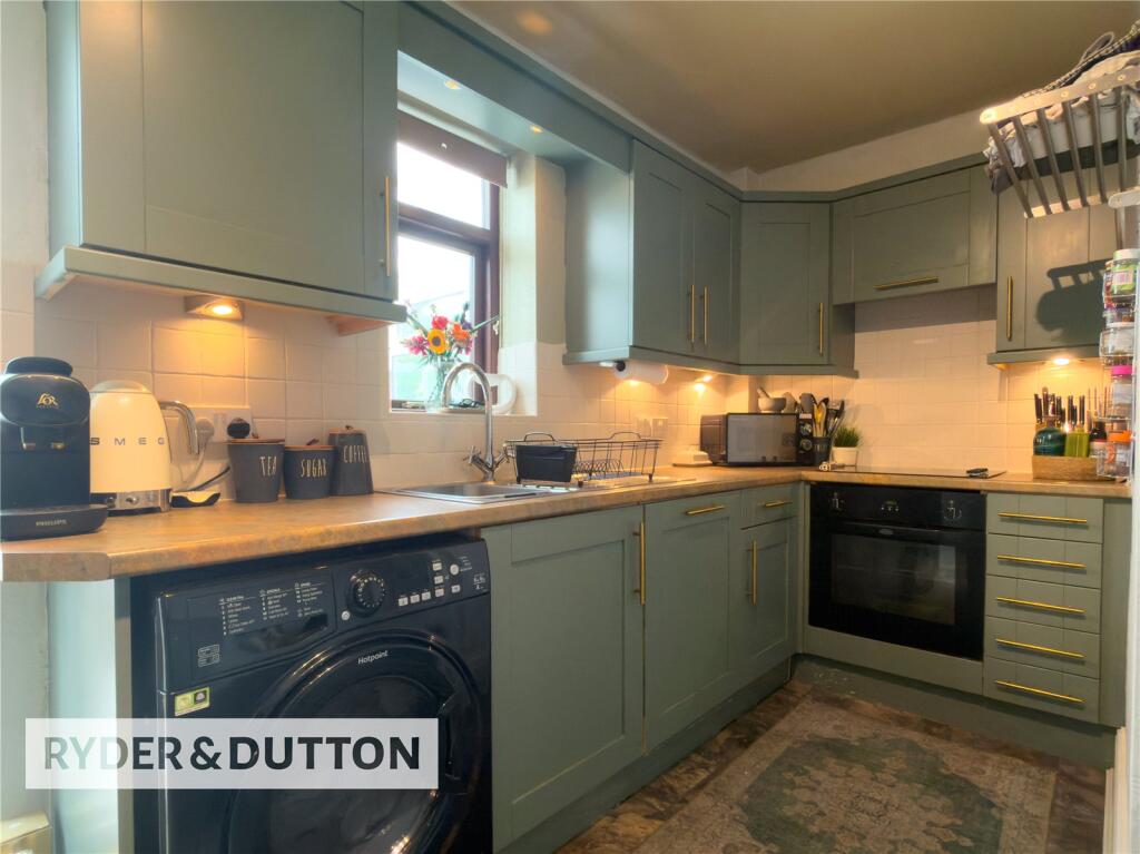 House in Oldham, Greater Manchester - View 5