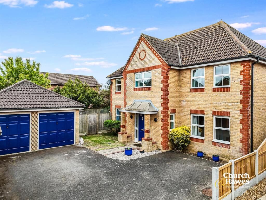 5-bed detached on Curlew Avenue, Mayland, £600,000
