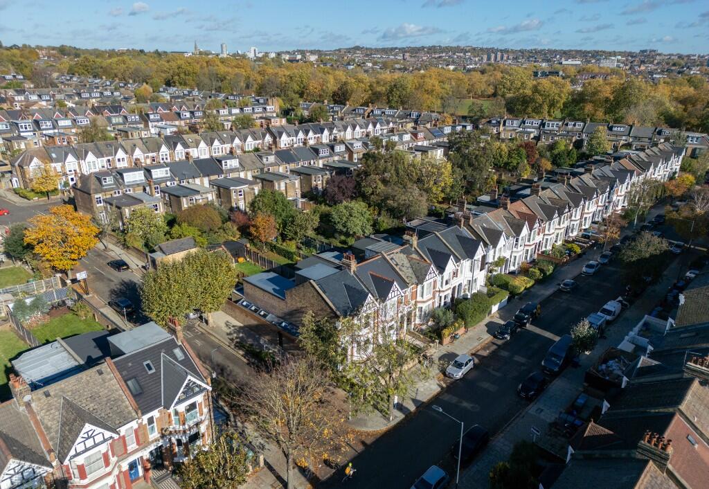 House in London, Brondesbury Park, Queen's Park - View 4
