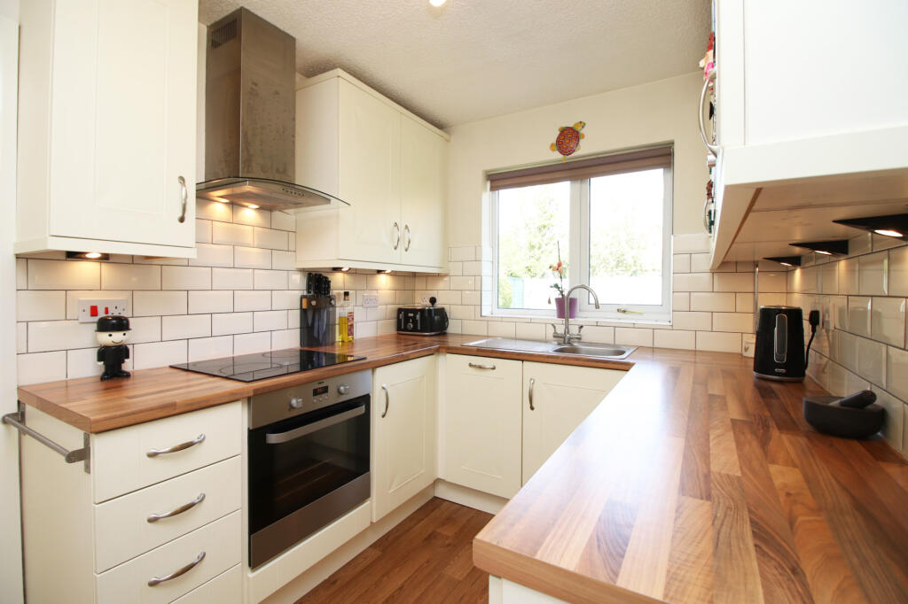 Chaffinch Close,  Thornton-Cleveleys, FY5 photo 2