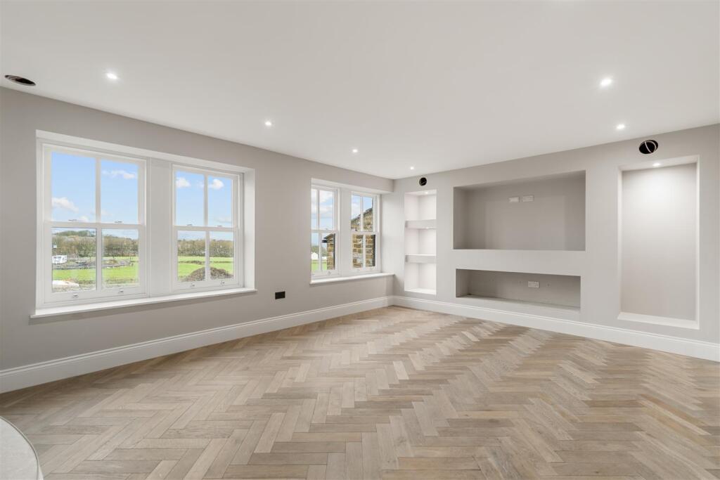 House in Huddersfield - View 2