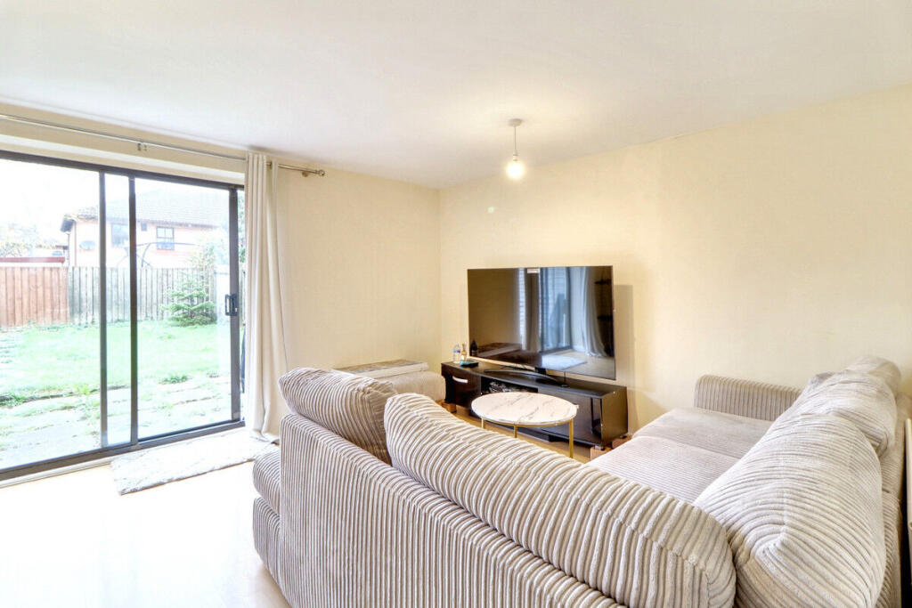 Brearley Avenue, Oldbrook photo 3