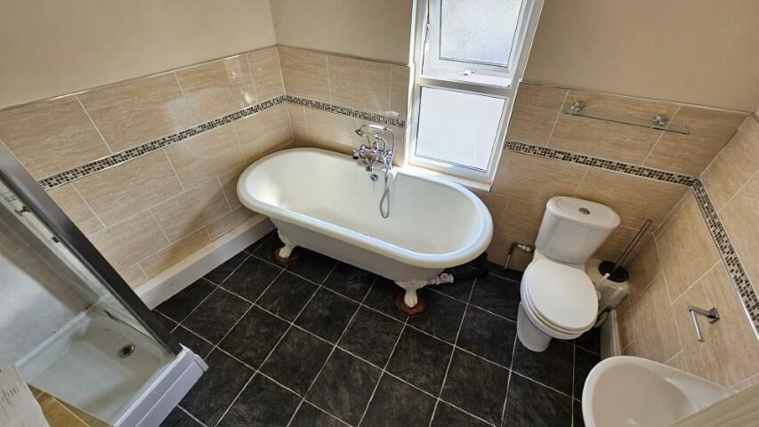8 bedroom terraced house for rent
