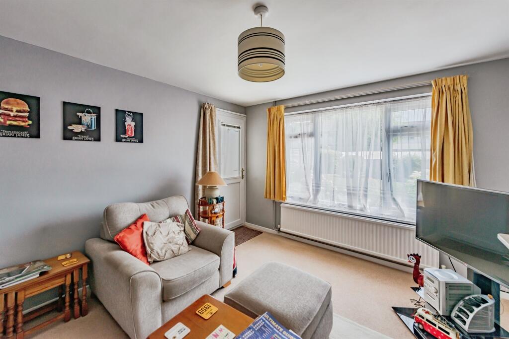 House in Crawley, Southgate - View 4
