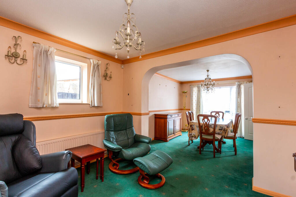 House in Rushden, North Northamptonshire - More