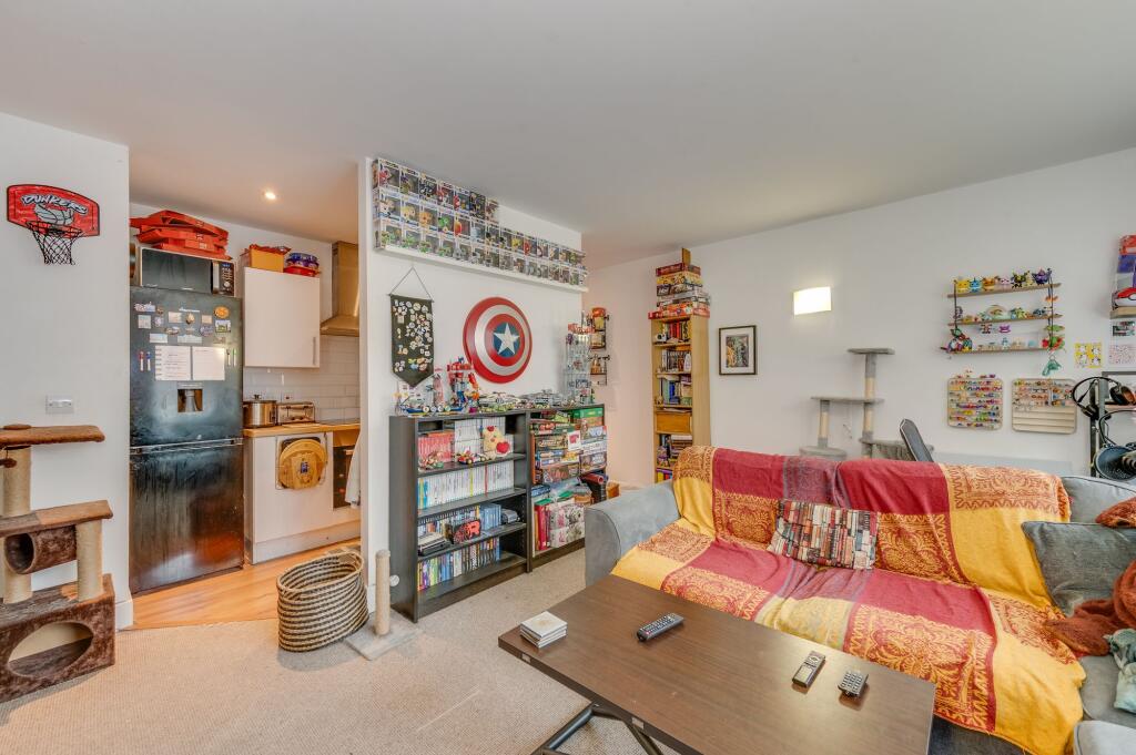 Apartment in Sheffield, South Yorkshire - View 4