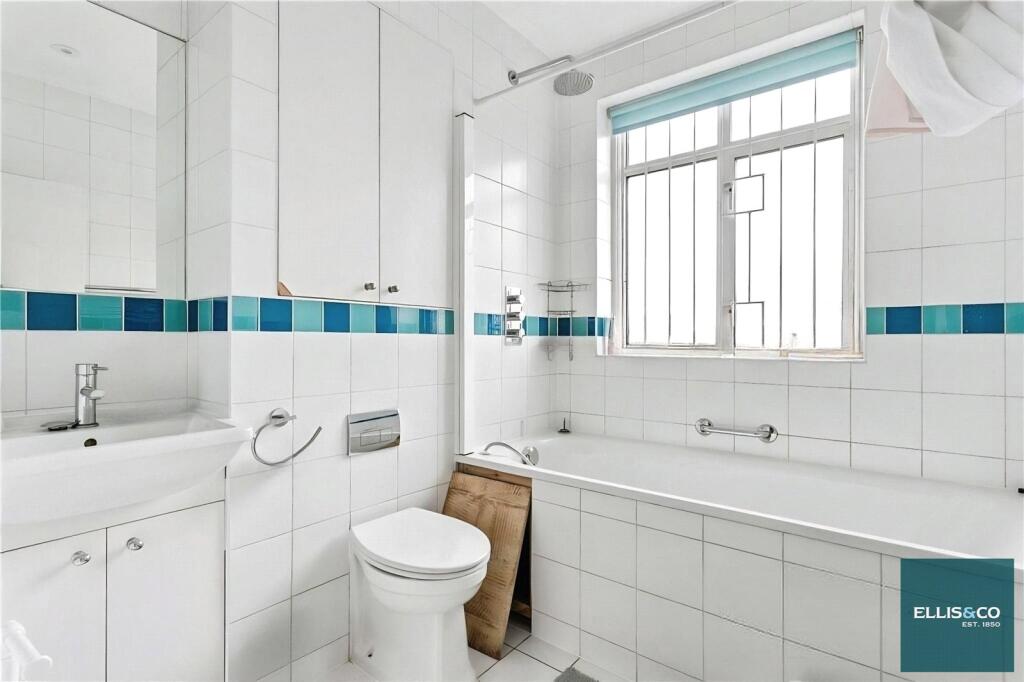 Beechwood Avenue, Finchley, N3 - More