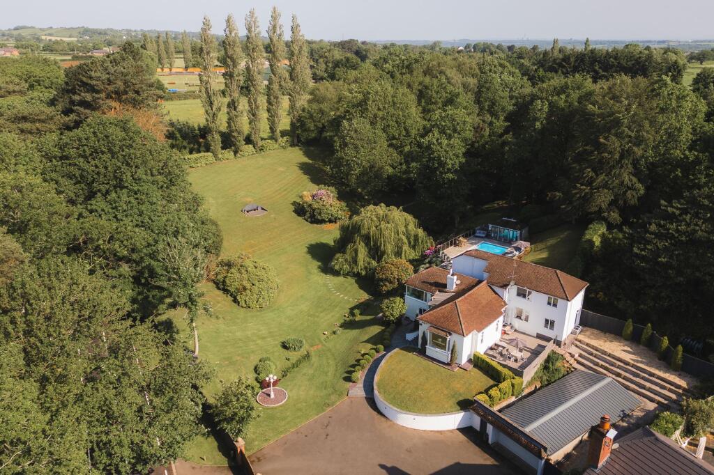The Brackens, Delamere Road, Norley, WA6 6NG photo 2