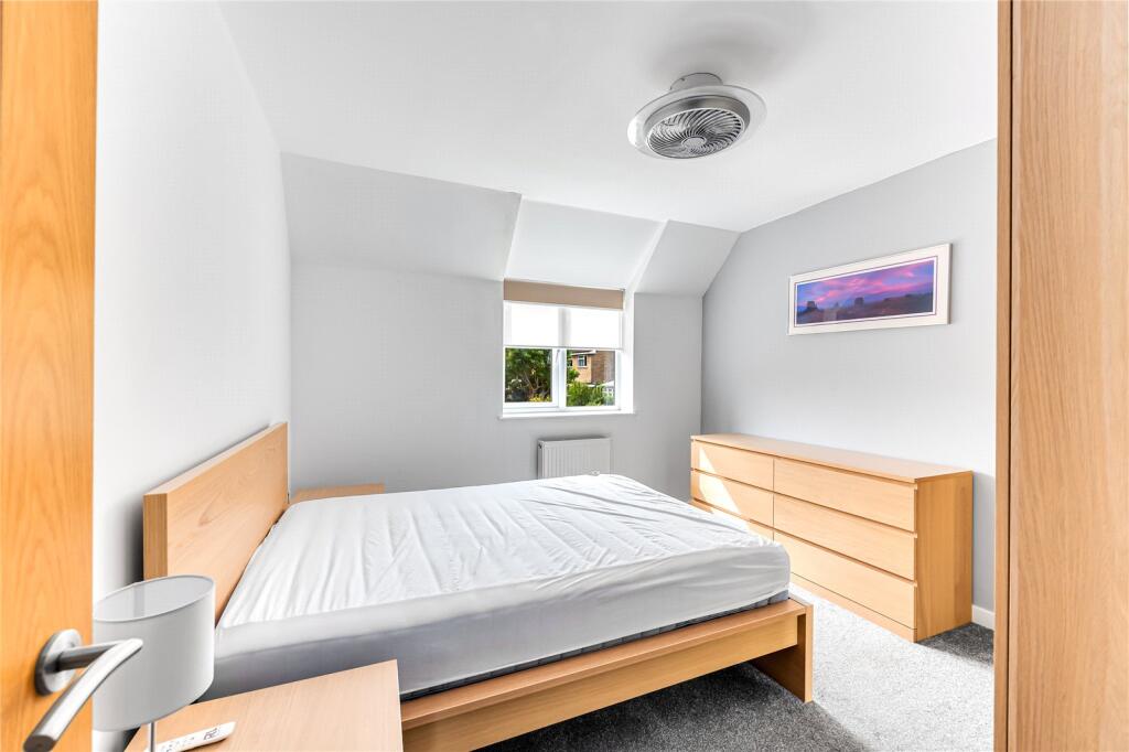 Apartment in Toddington, Central Bedfordshire - View 5