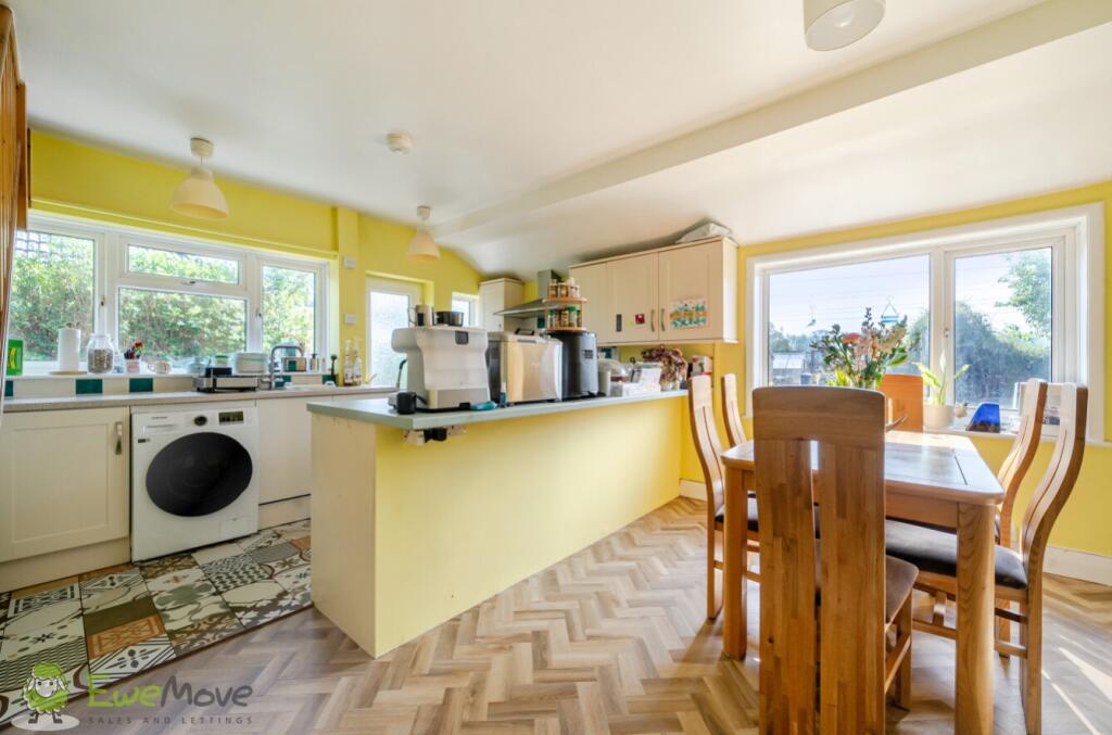 House in Aldermaston Wharf, Padworth - More