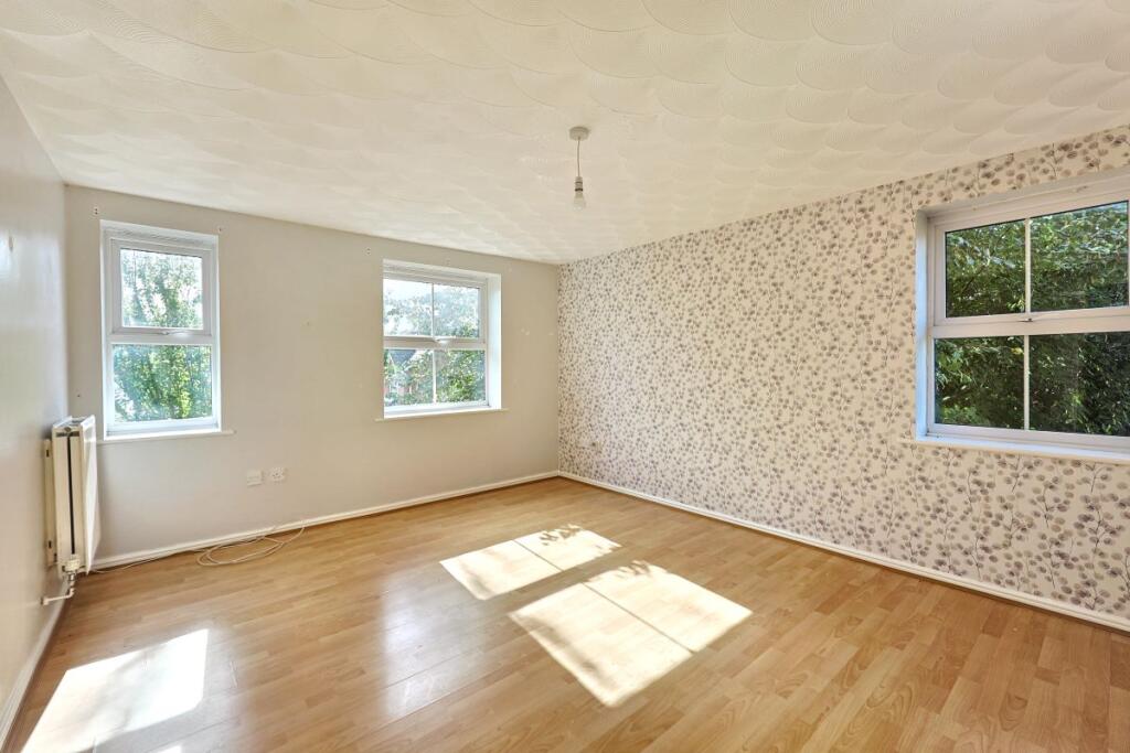 5 Heol Broadland, Barry, South Glamorgan, CF62 5AE photo 3