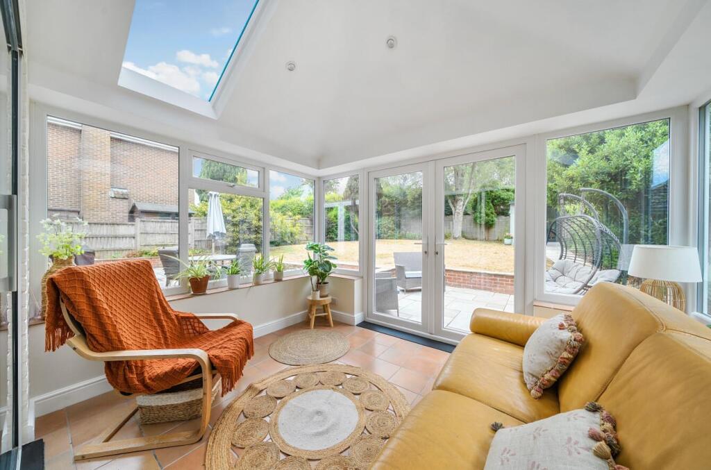 22, Gainsborough Drive, Sherborne photo 4