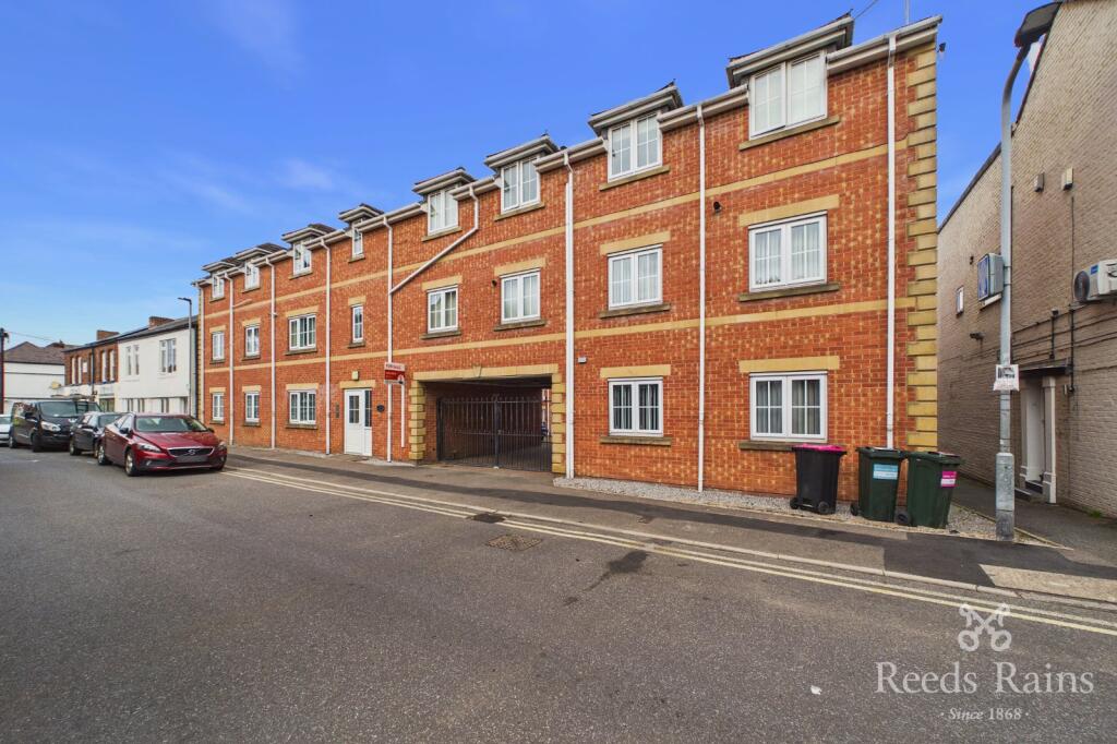 Main image of property: Barleycroft Lane, Dinnington, Sheffield, South Yorkshire, S25