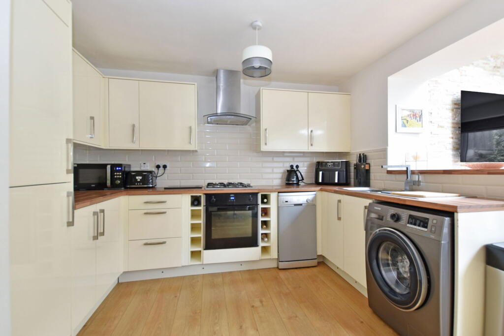 Constable Grove, STANLEY, Wakefield WF3 4QH photo 4