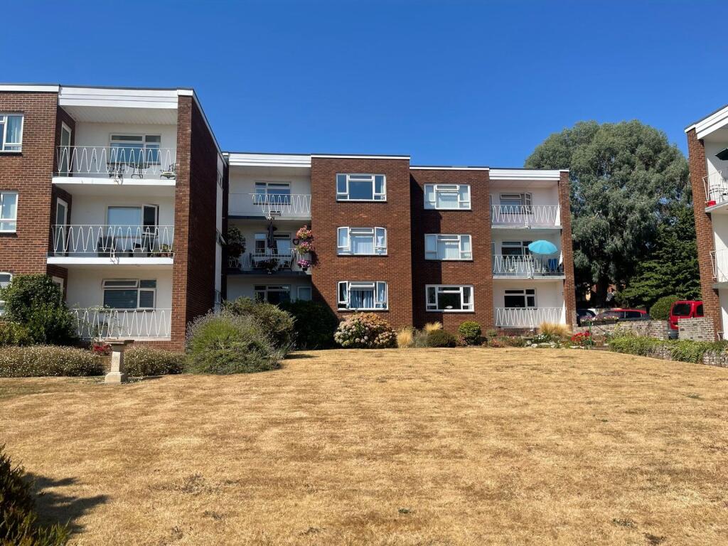 Main image of property: 27 Douglas Avenue, Exmouth, EX8 2HH