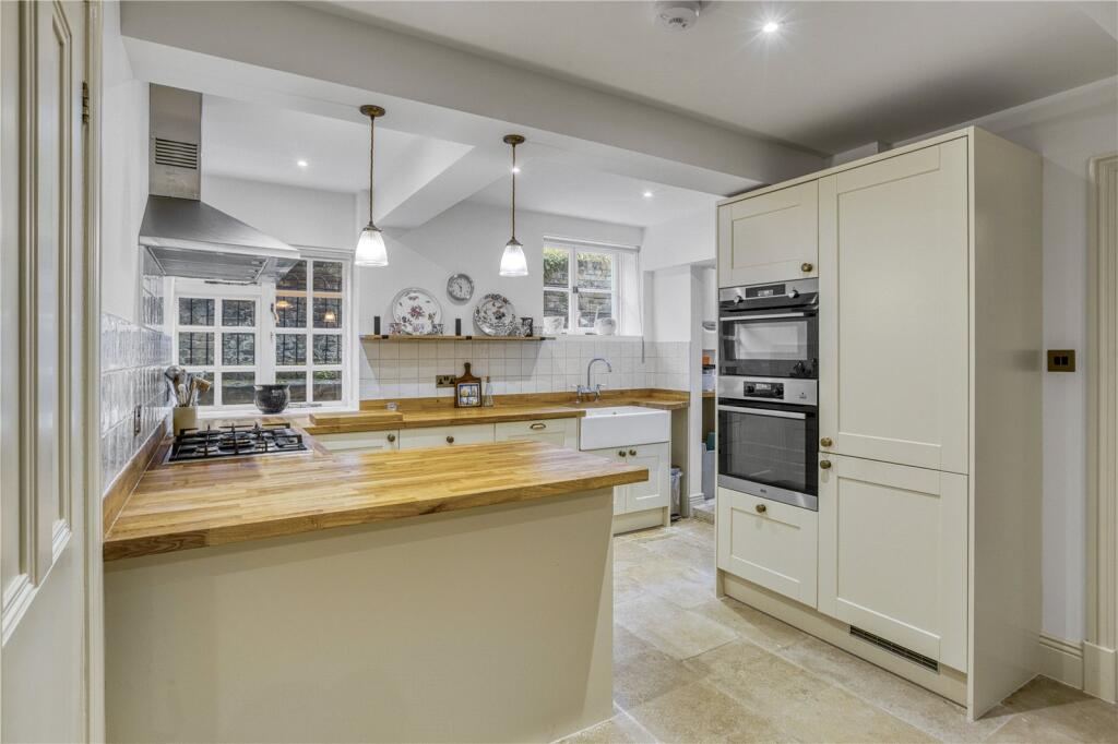 Apartment in Twickenham - More