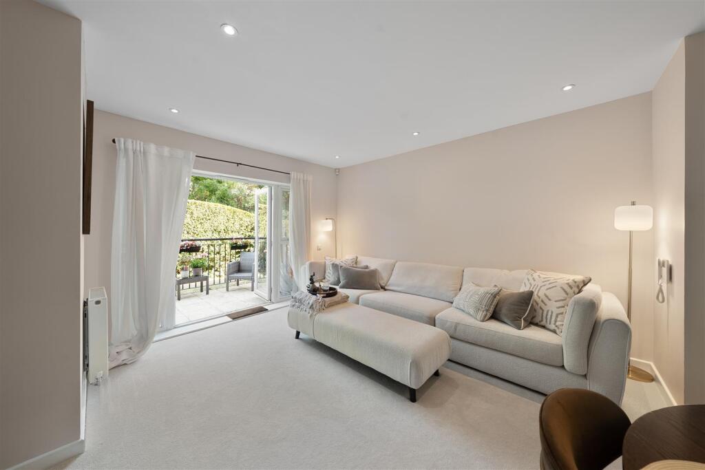 Main image of property: Selsdon Road, South Croydon