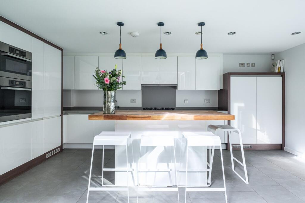 House in London - View 2