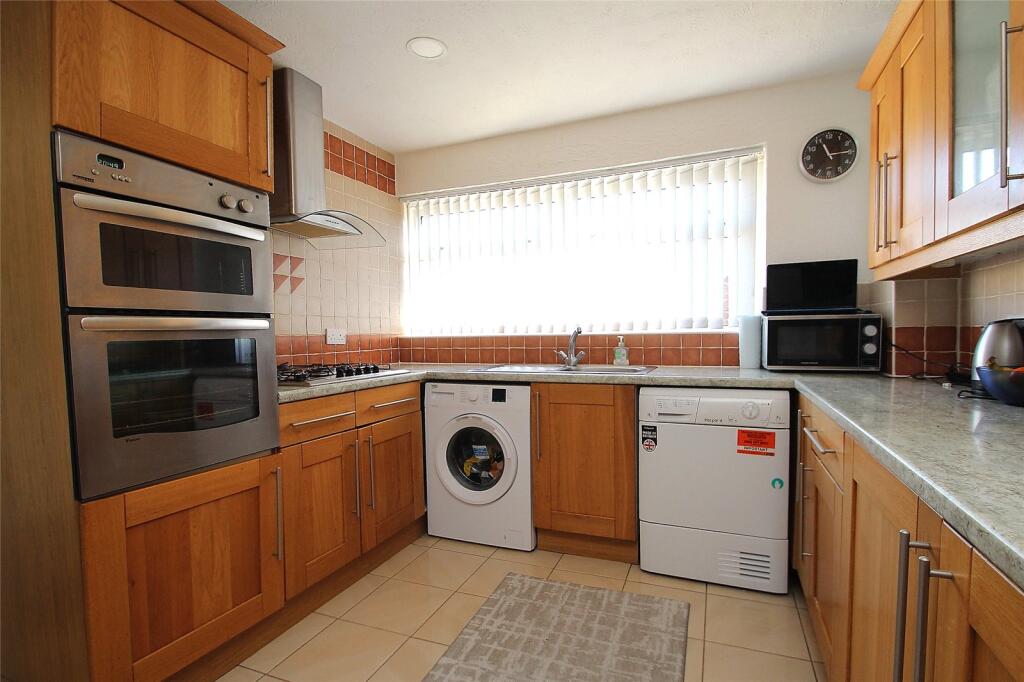 Bishopsfield Road, Fareham, Hampshire, PO14 - View 6