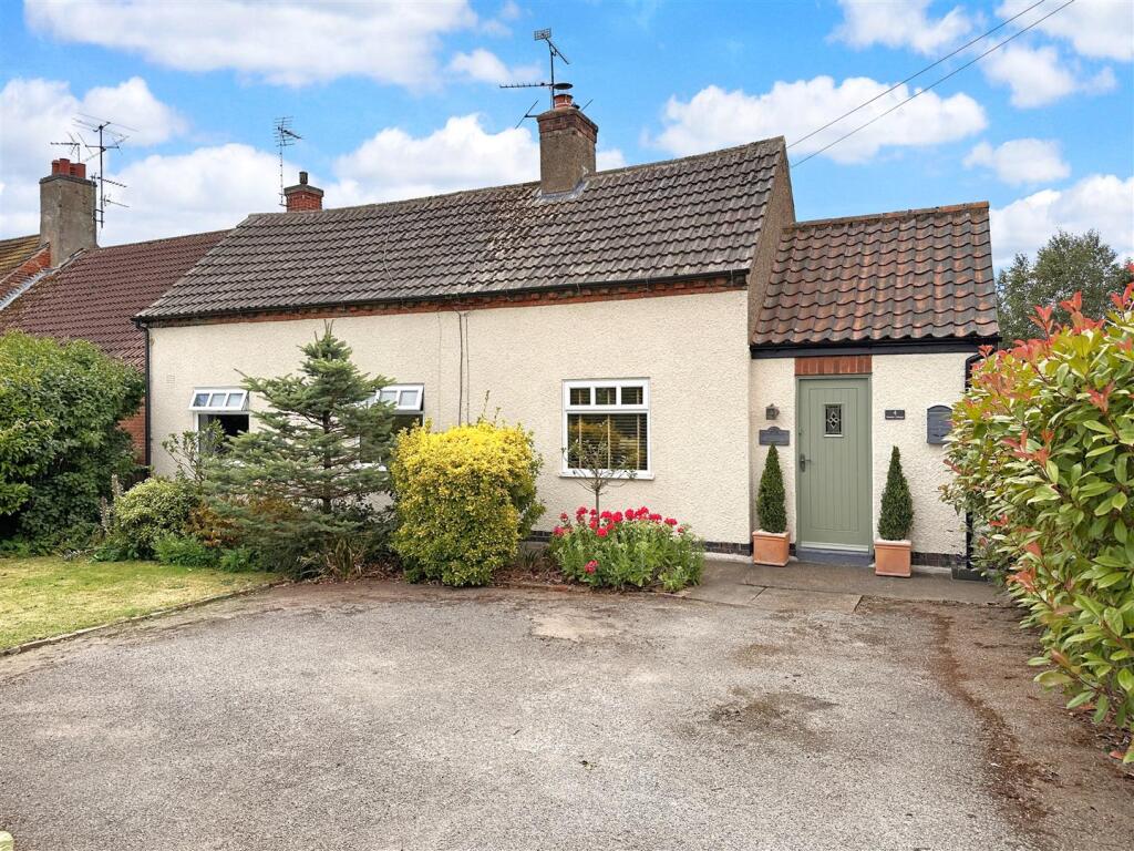 Main image of property: Weaver Cottage, Palmer Road, Sutton-On-Trent, Newark