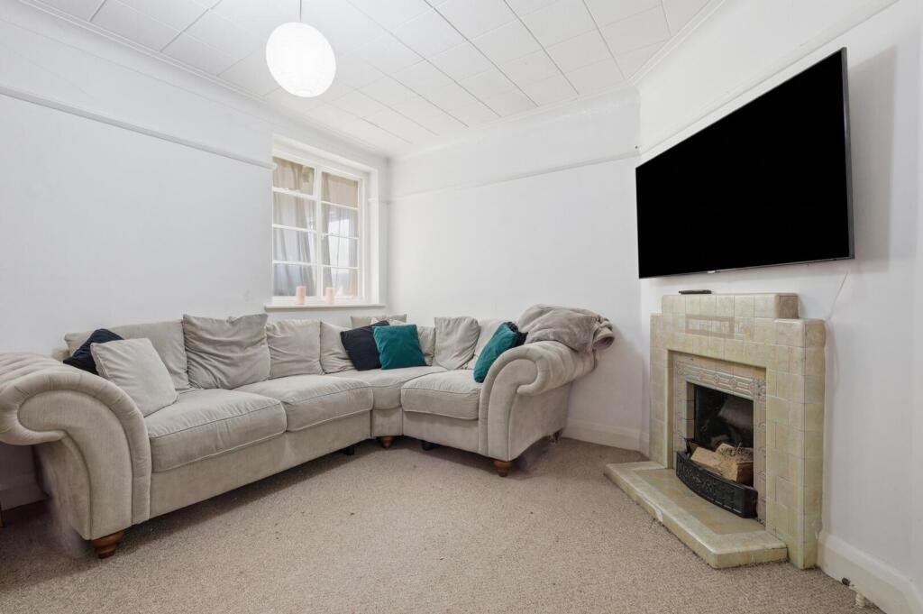 Apartment in Romford - View 4