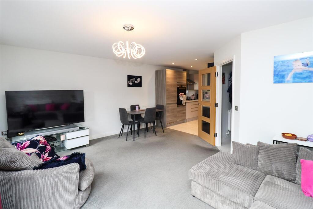 Redfields Meadow, Church Crookham, Fleet - View 4