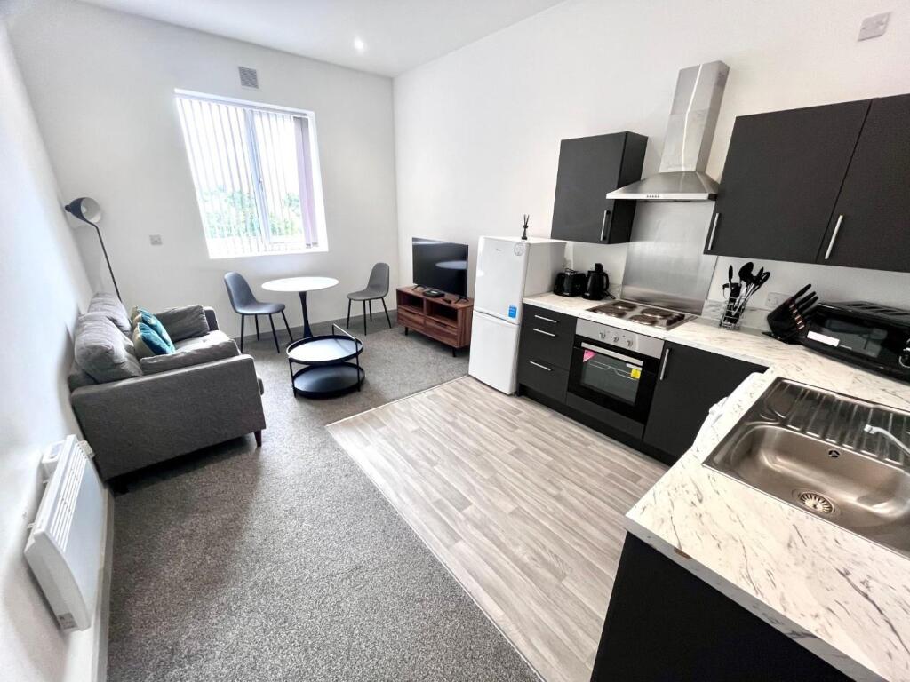 Dudley Road, Brierley Hill photo 3