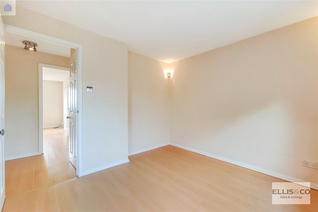 Apartment in Enfield - View 5