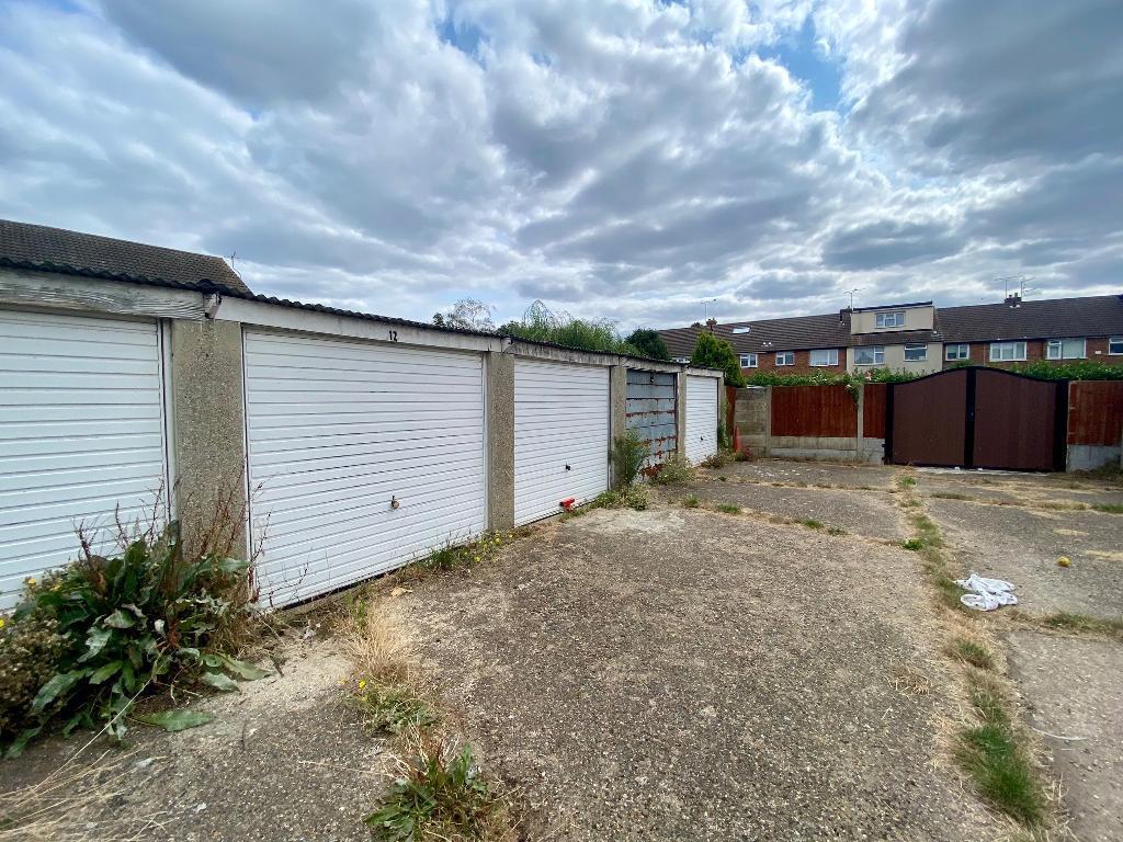 Studio parking on Tudor Avenue, Stanford Le Hope, Essex, SS17 8BX, £15,000