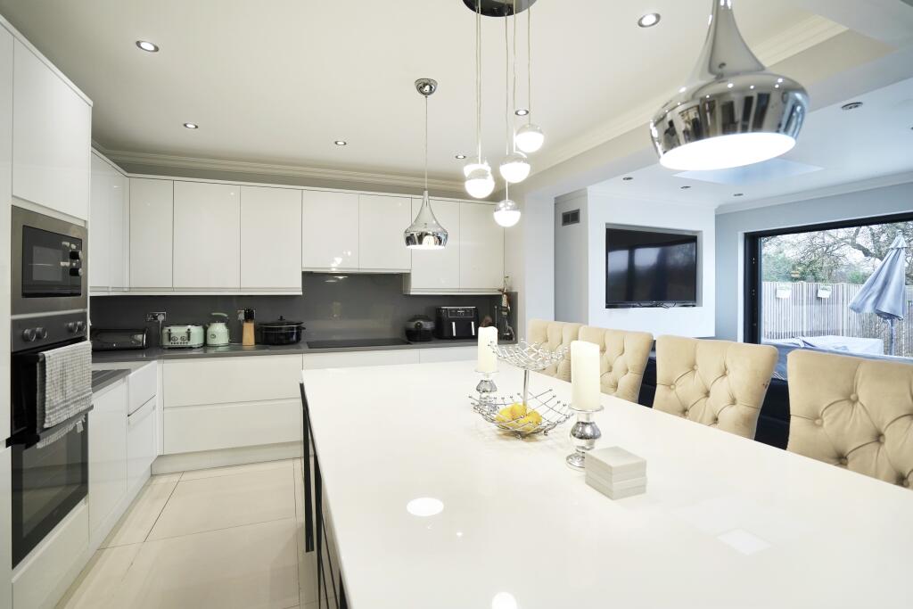 House in St Albans, Milehouse - More