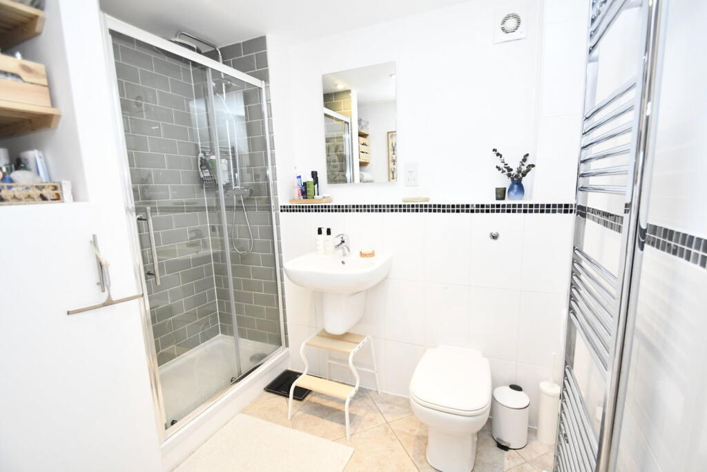 Apartment in Truro - View 3