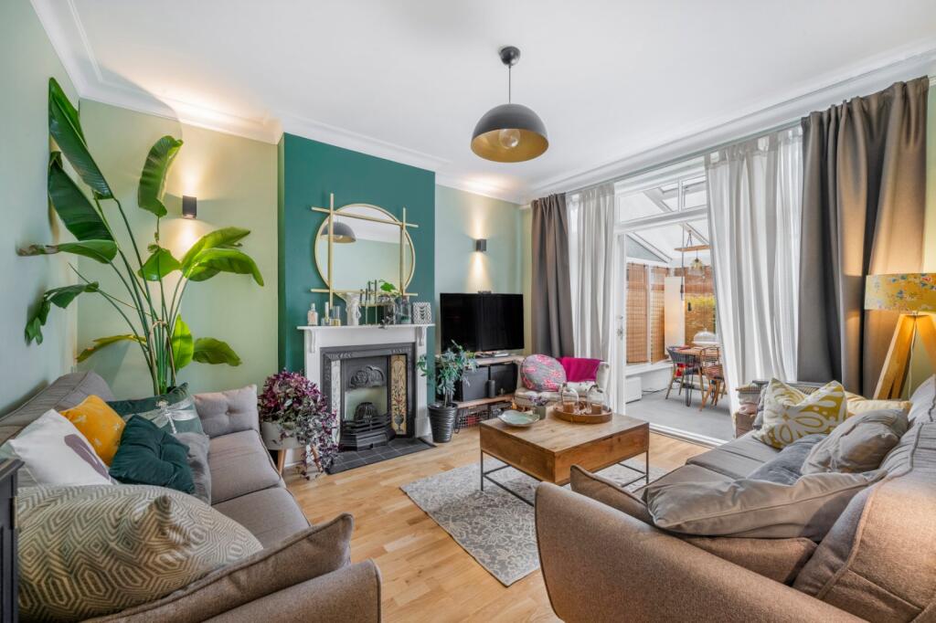 Lower Richmond Road, 
Palewell, SW14 - View 3