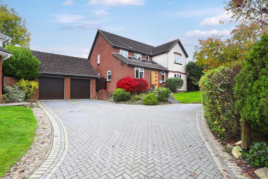 Main image of property: Horseshoe Close, Billericay, CM12