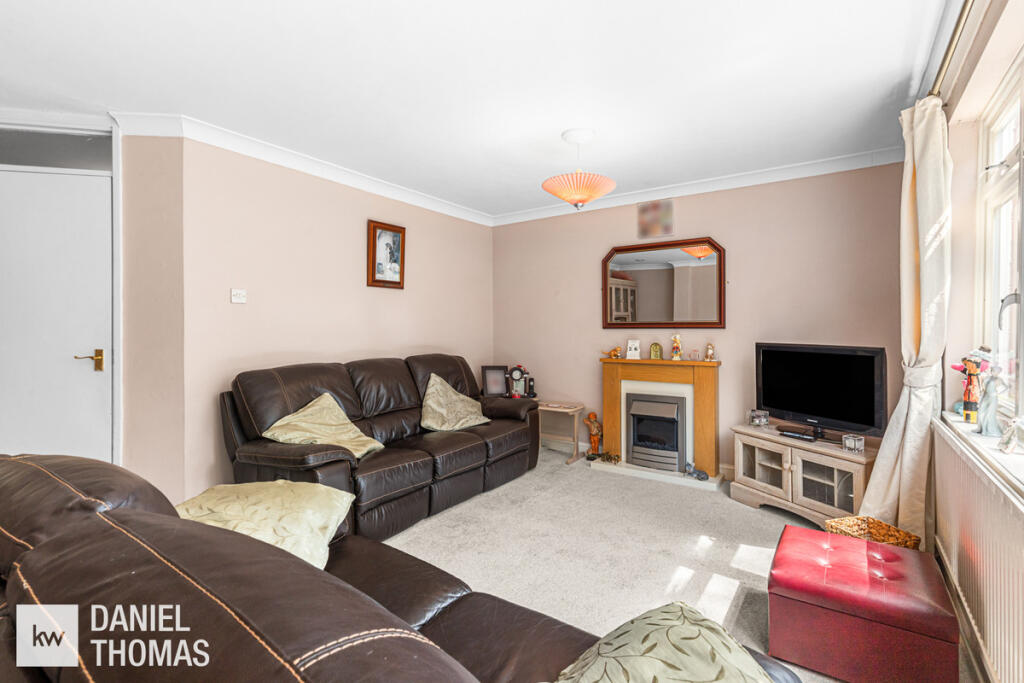 DANIEL THOMAS | Newteswell Drive, Waltham Abbey, EN9 1QF photo 3