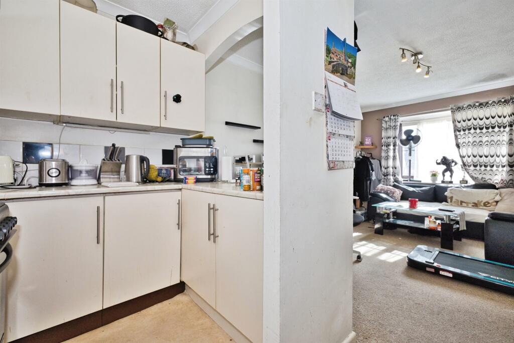 Apartment in Yeovil, Somerset - View 5