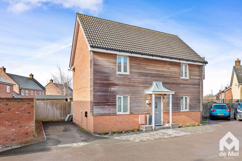 3-bed detached on Sunrise Avenue, Bishops Cleeve, £140,000