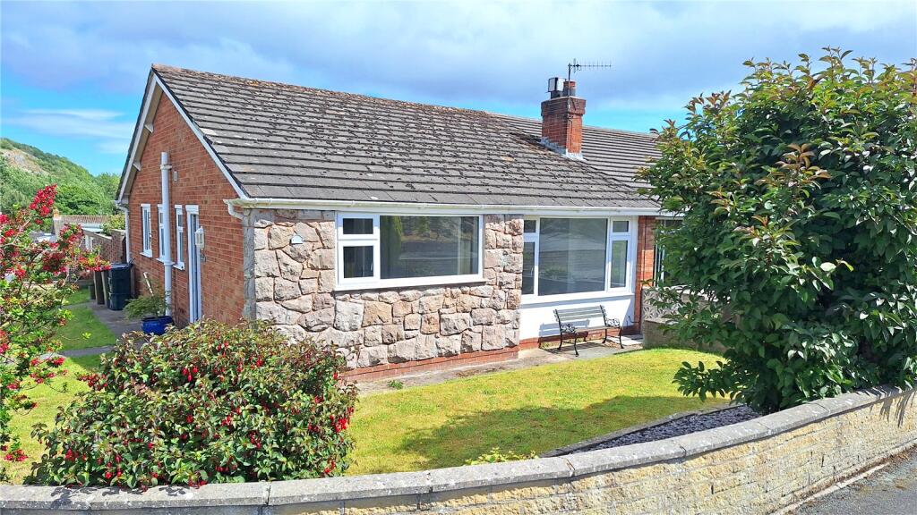 2-bed bungalow on Llwyn Estyn, Deganwy, Conwy, LL31, £239,950